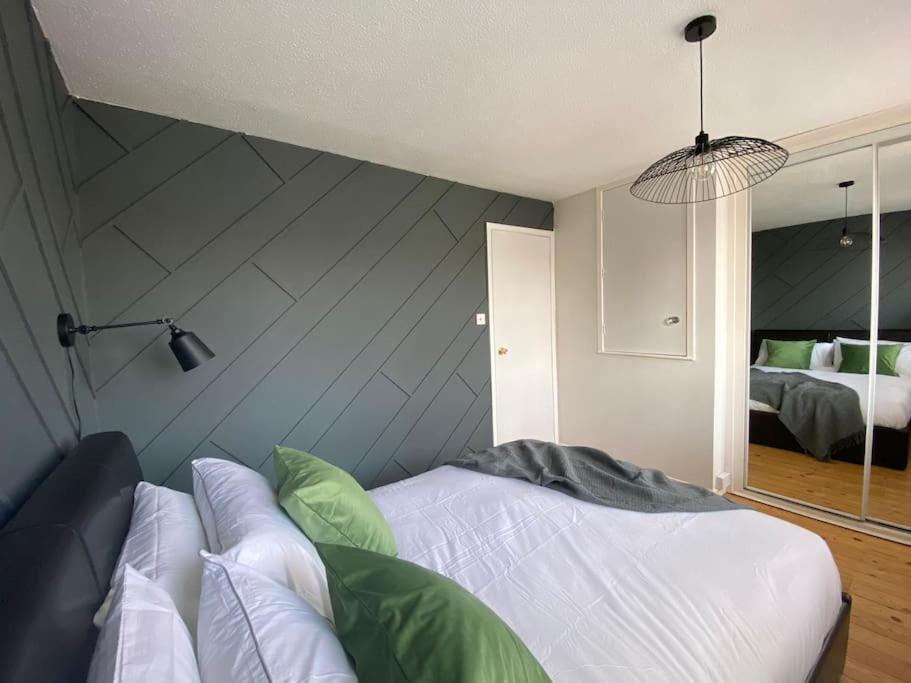 2 Bed House in Hampton - Free parking, photo 13