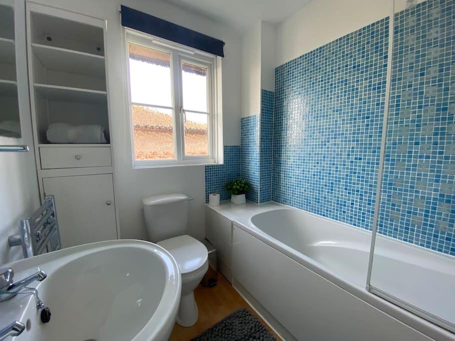 2 Bed House in Hampton - Free parking, photo 12