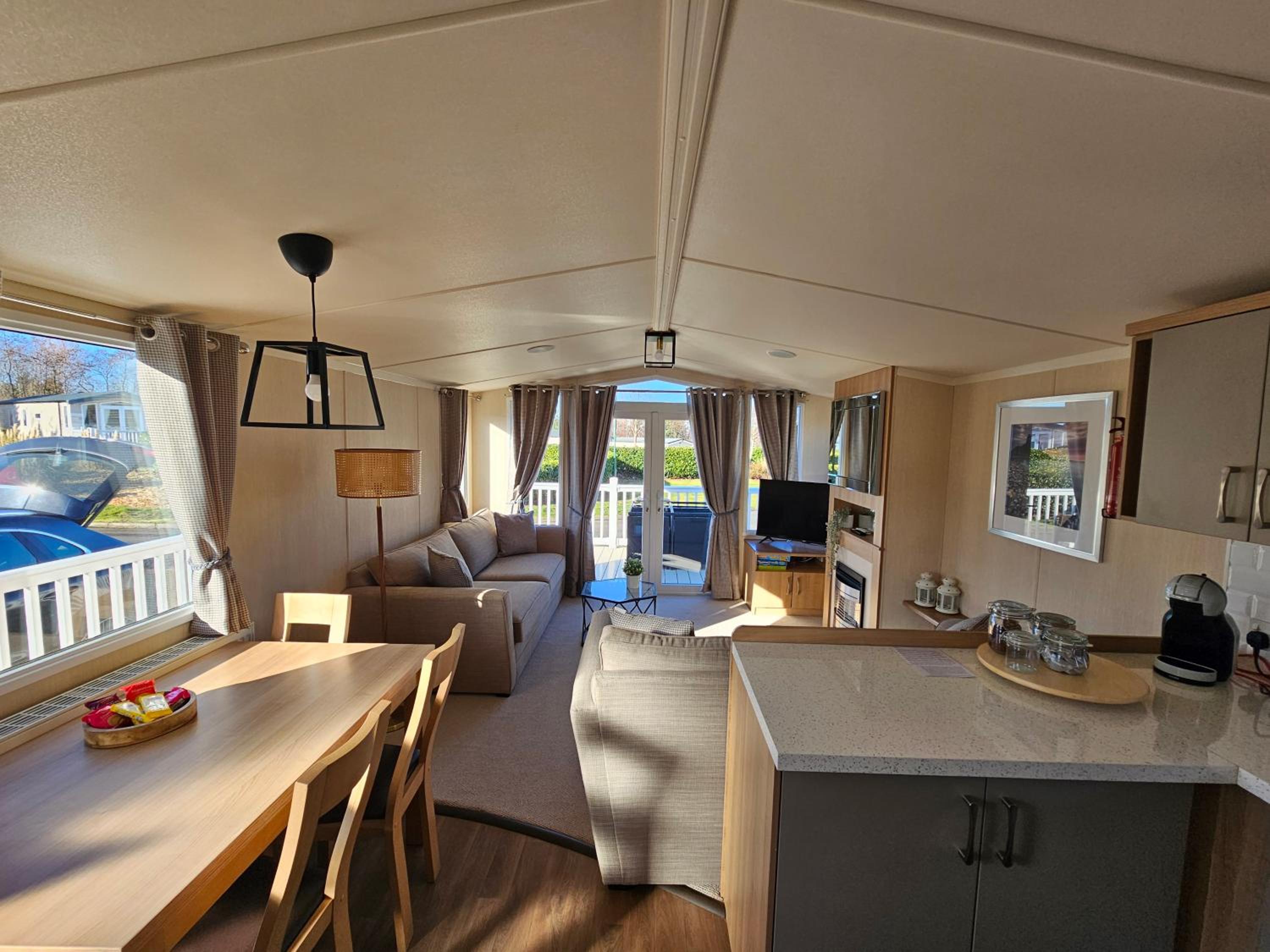 Beautiful caravan near Edinburgh nr 14 view 3