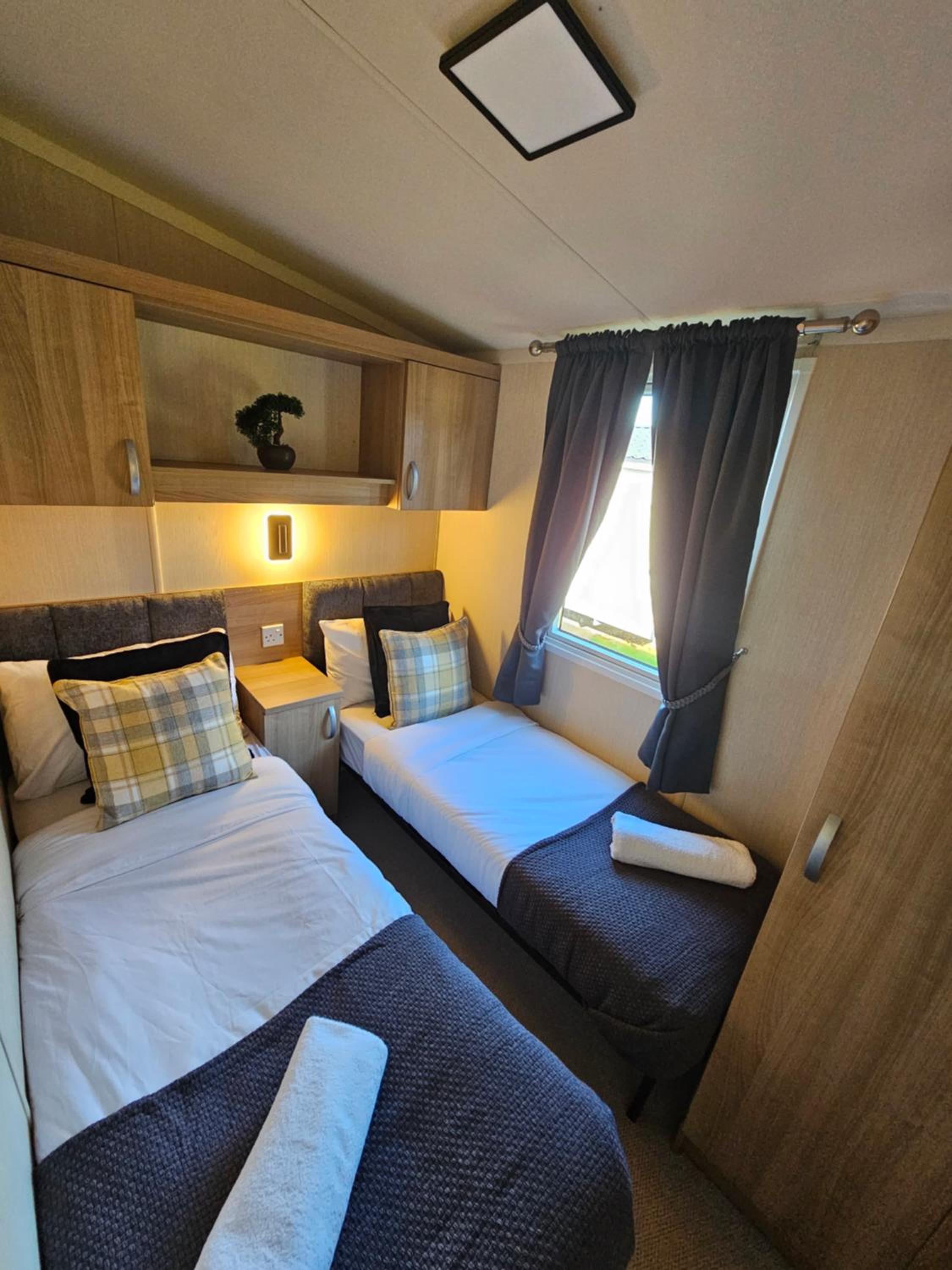 Beautiful caravan near Edinburgh nr 14 view 2