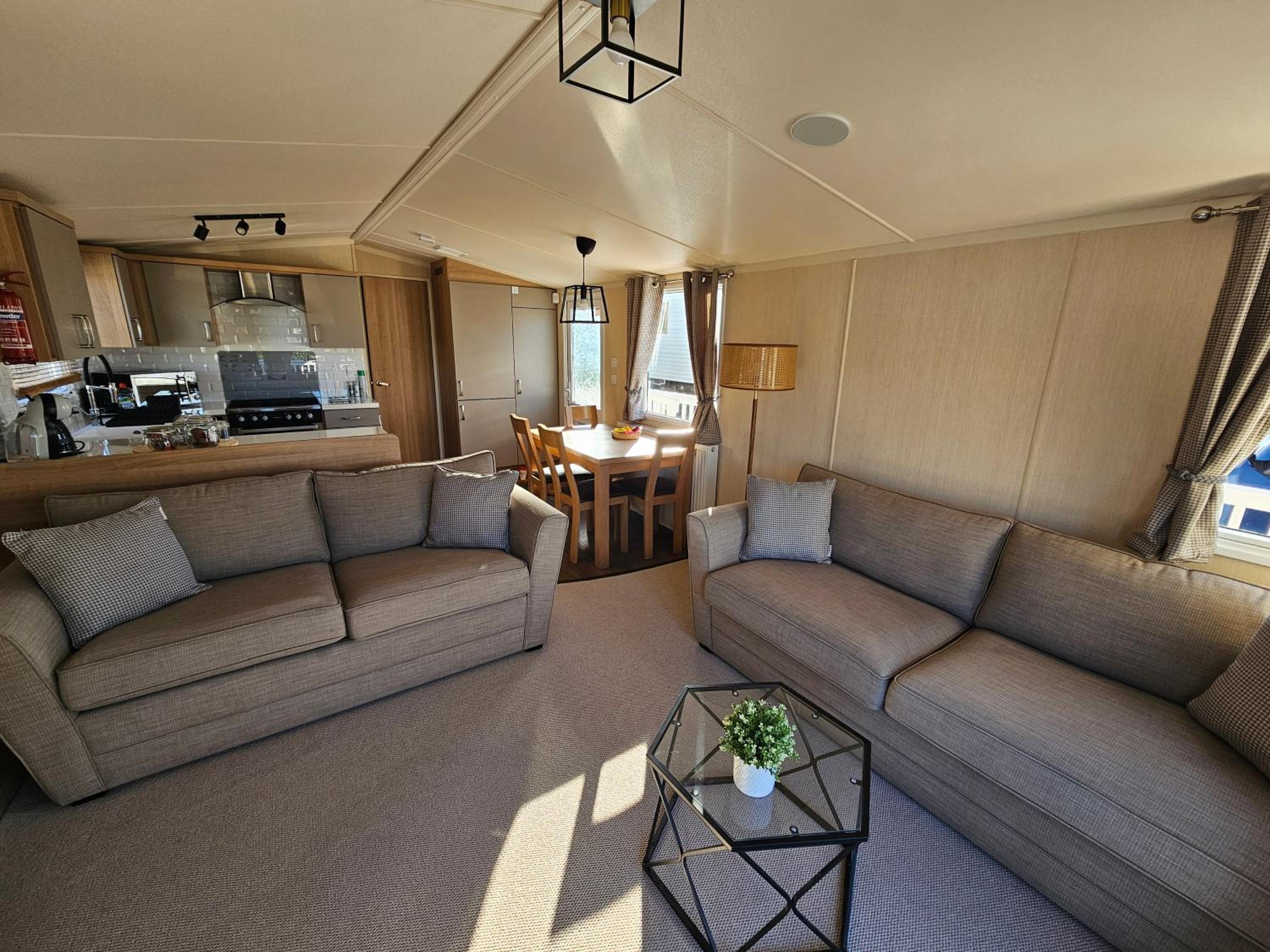 Beautiful caravan near Edinburgh nr 14 view 4