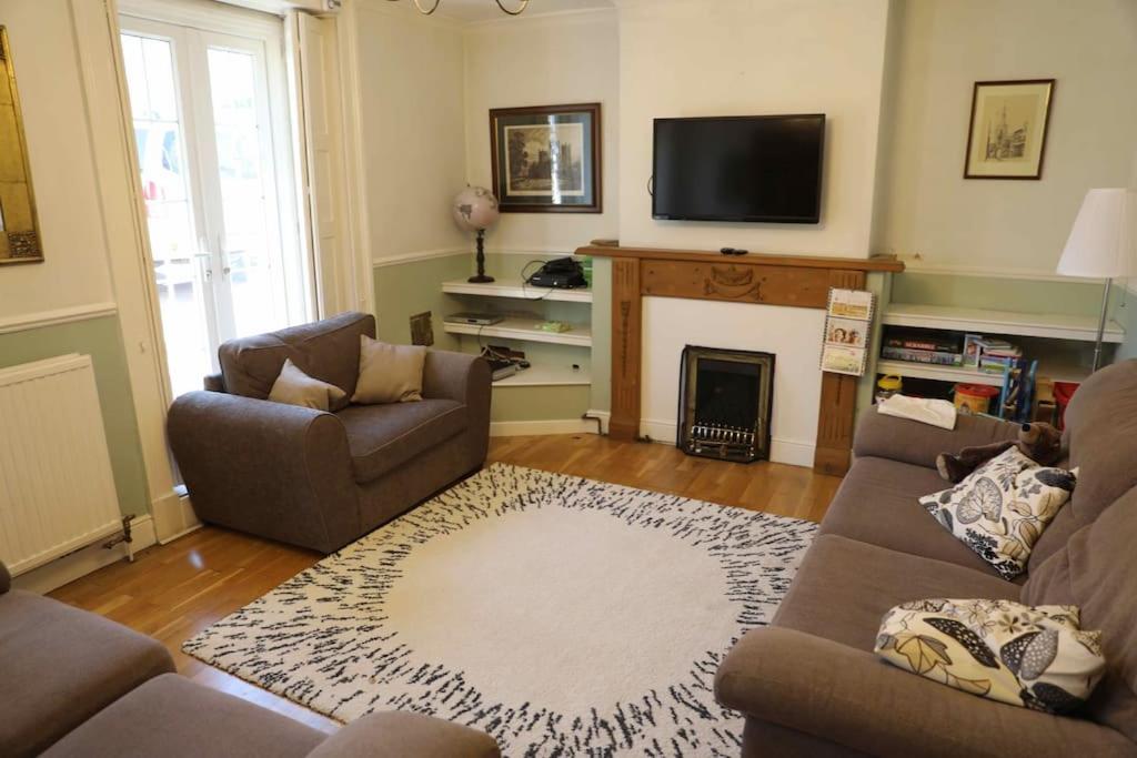 Midsomer Manor, Sleeps 16, Hot Tub, Near Bath view 4