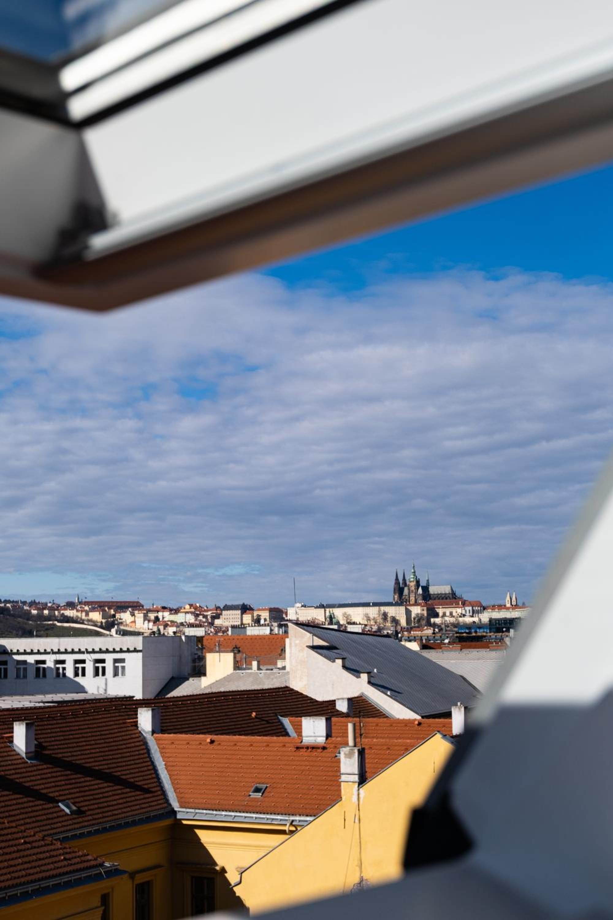 Rentero Artsy Roof Top Apartment in City Centre