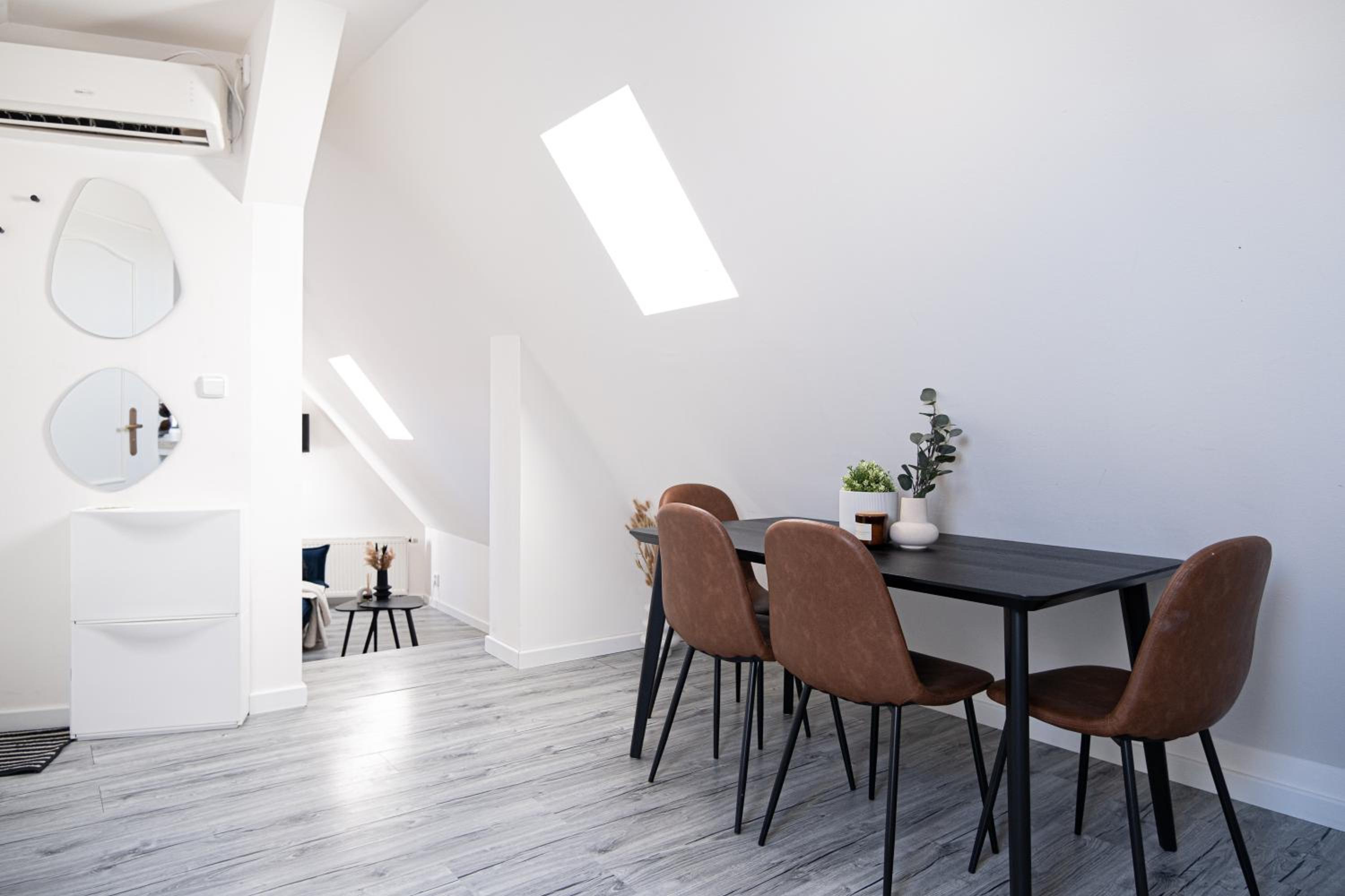 Rentero Artsy Roof Top Apartment in City Centre