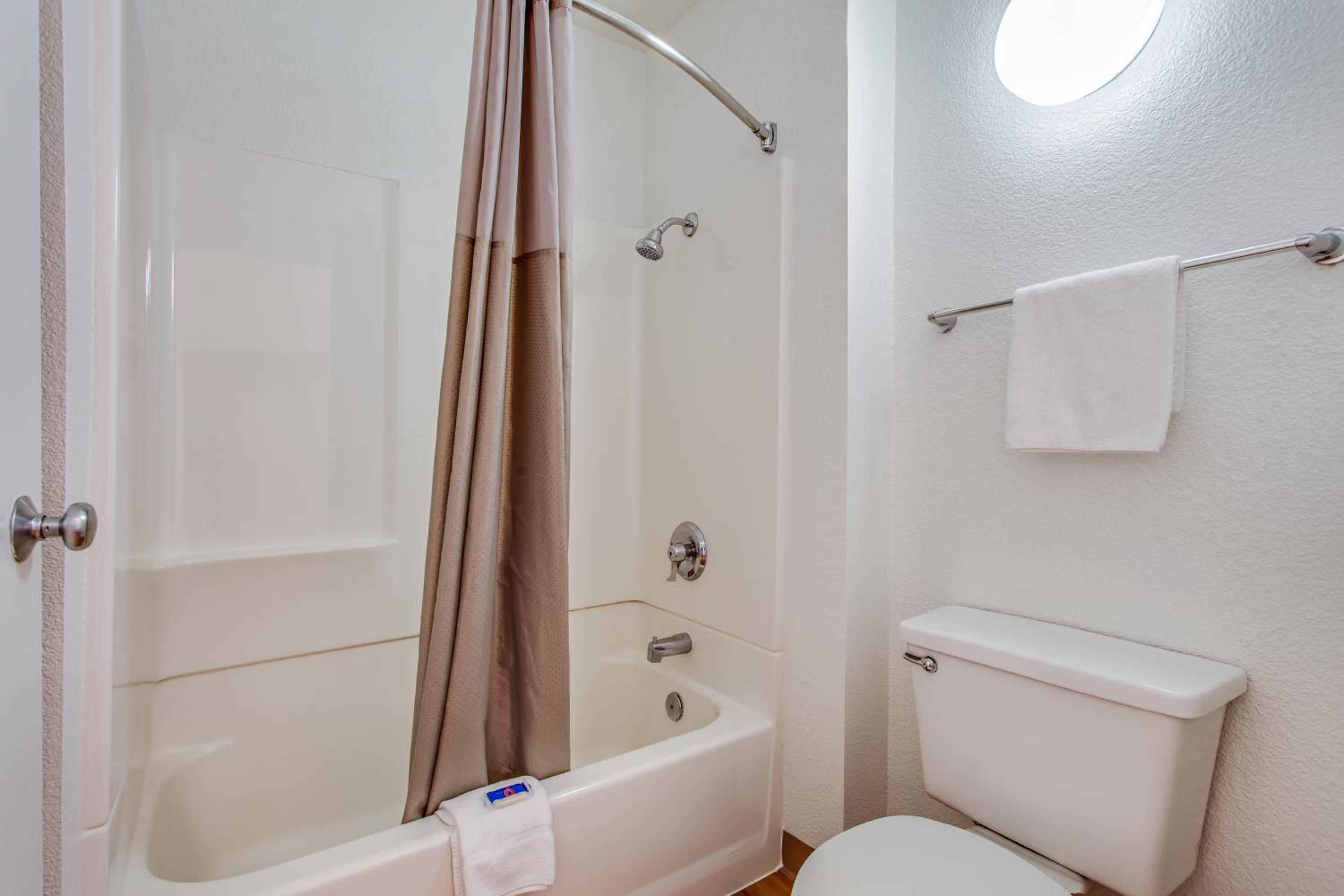 Fairfield Vacations - Motel 6-Fairfield, CA - North - Property Image 27