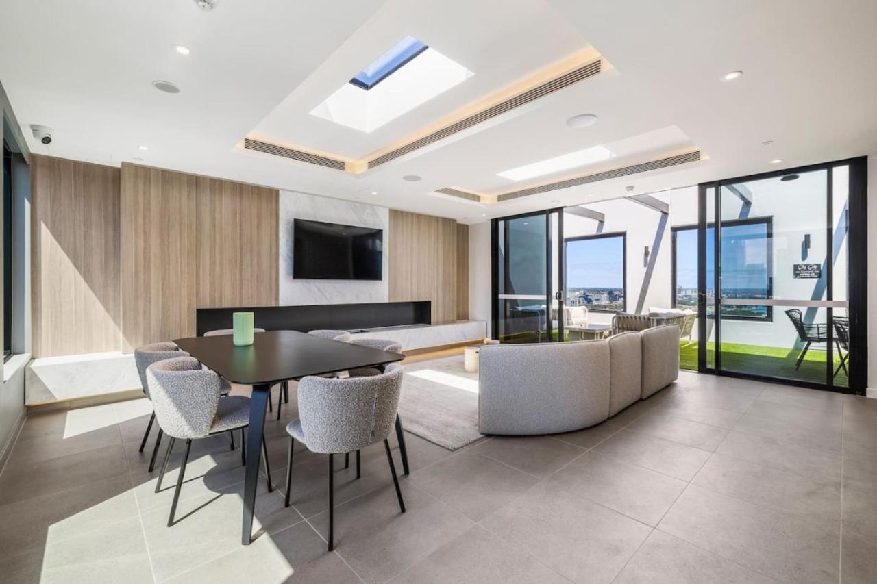 Modern Urban Oasis 2 bed Apartment