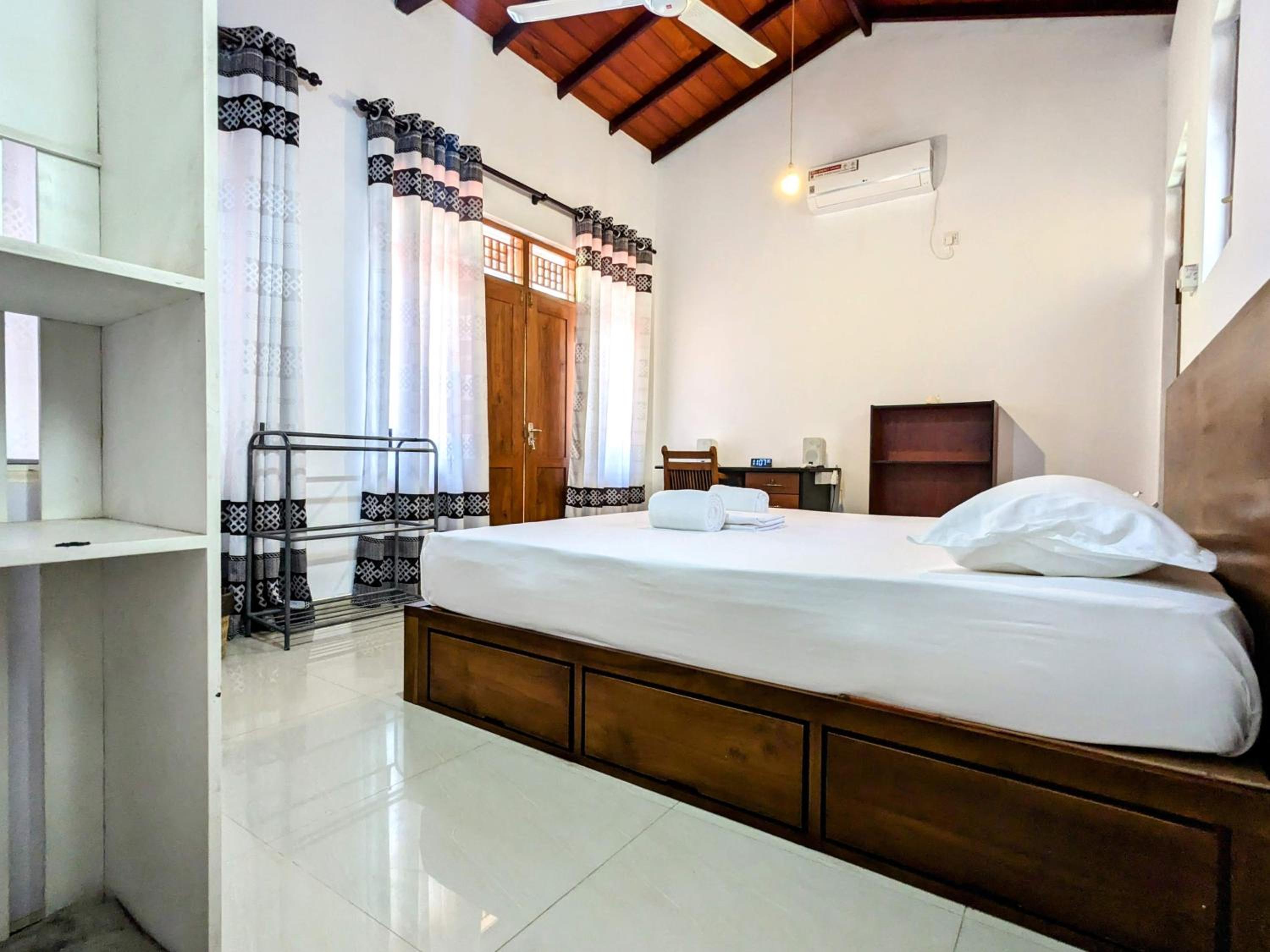 Lavish Lodge, Tangalle, Sri Lanka view 5