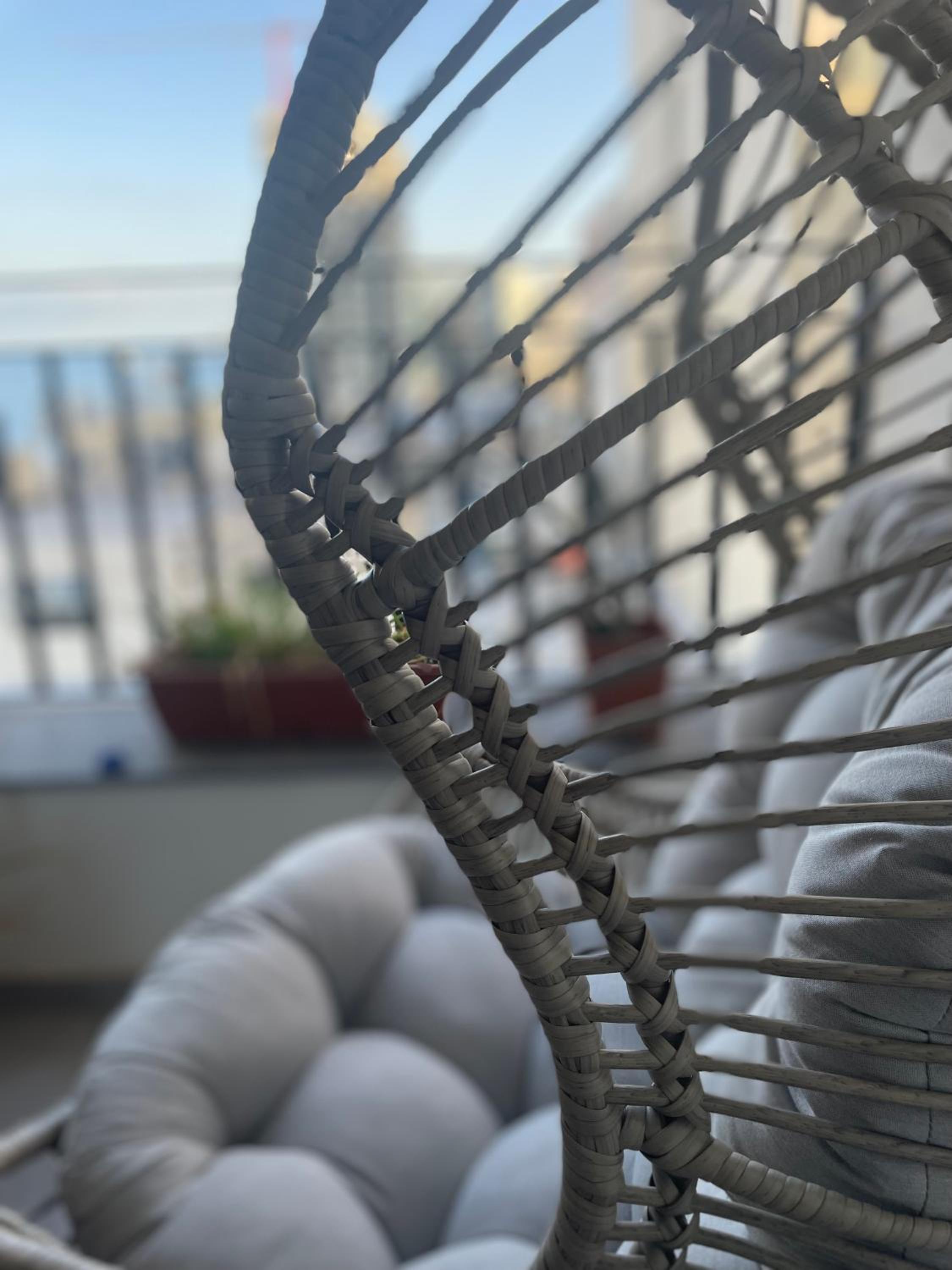 Spacious seaview Sliema Apt, steps from Valletta Ferry