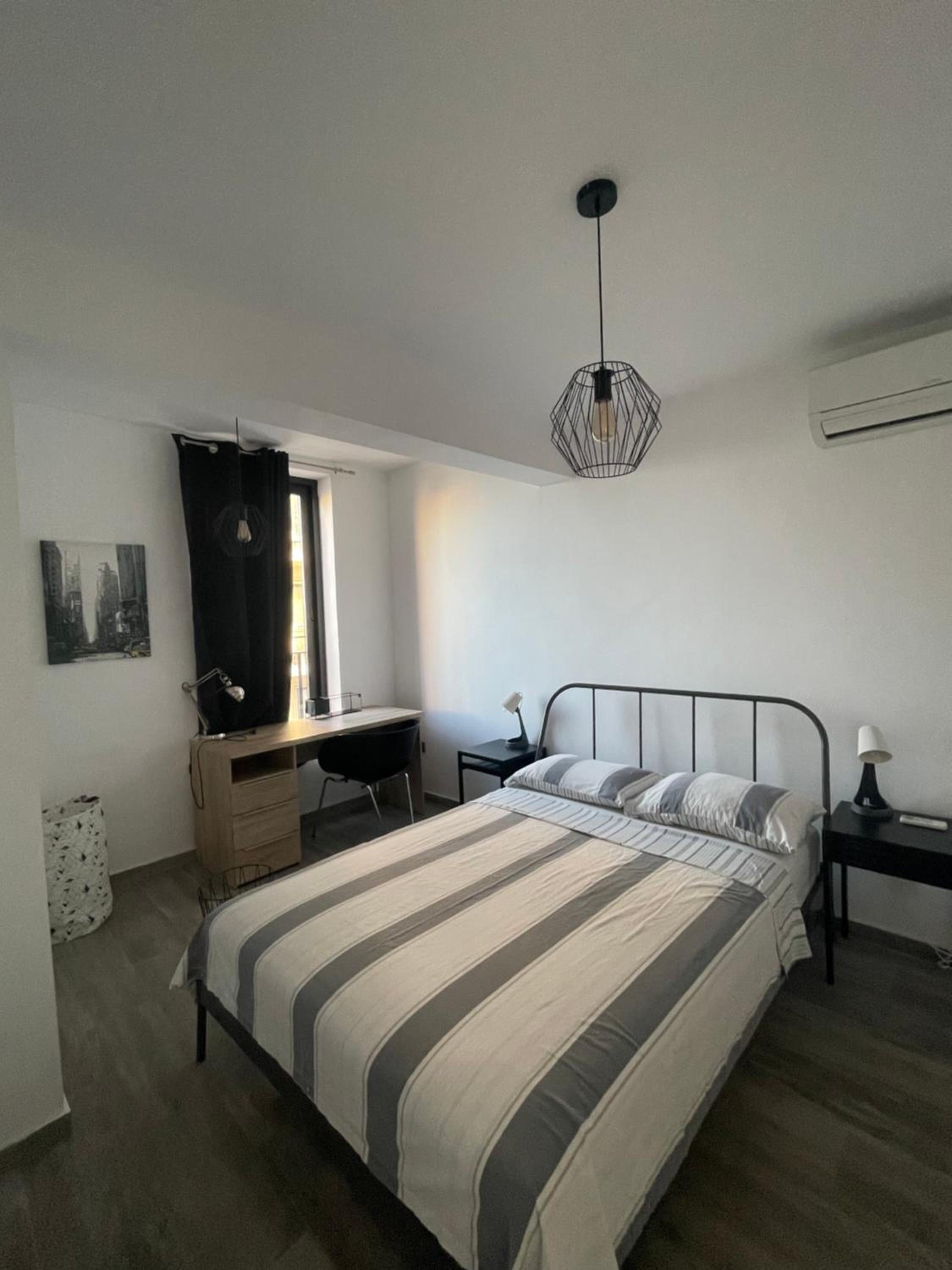 Spacious seaview Sliema Apt, steps from Valletta Ferry