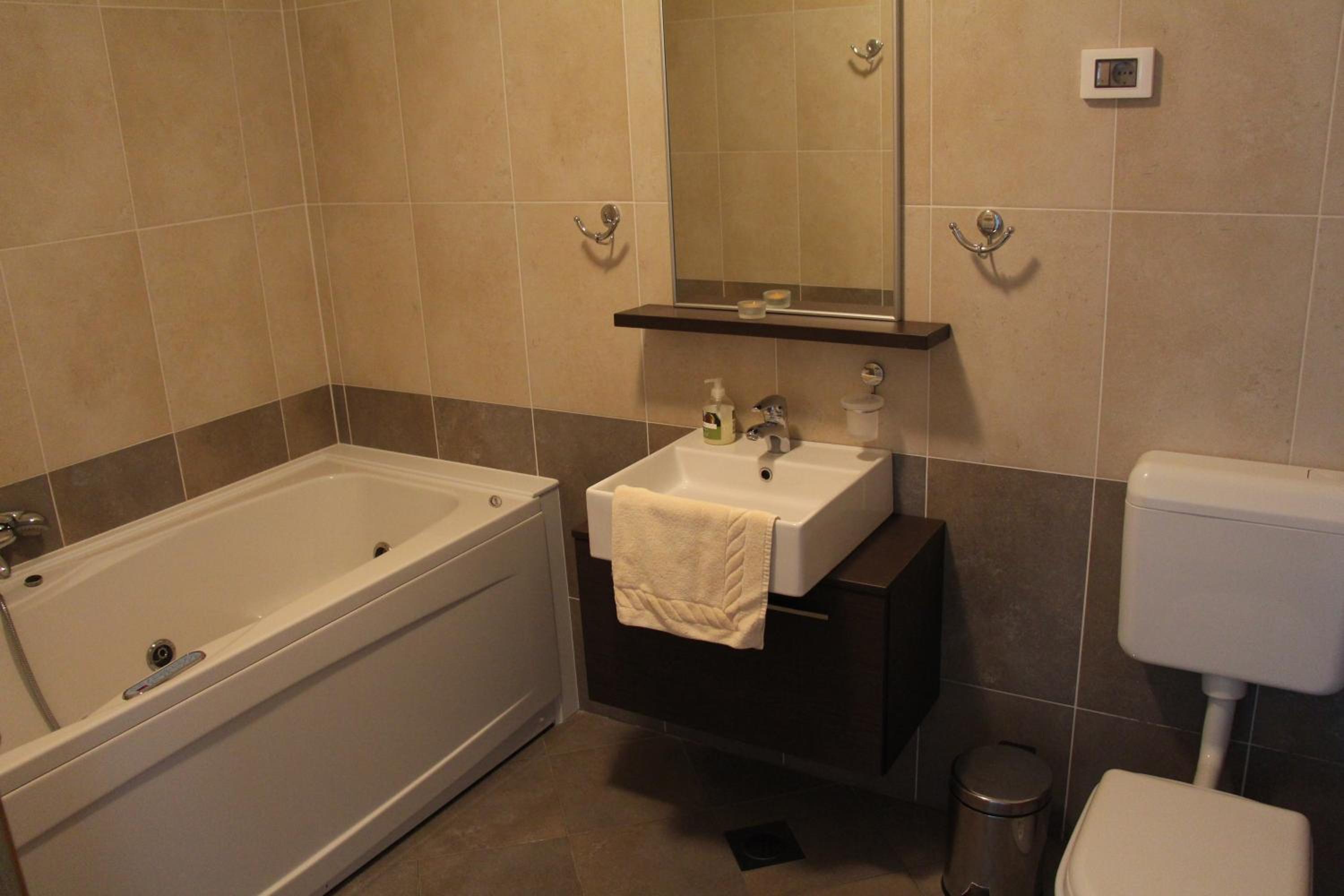 Photo 46