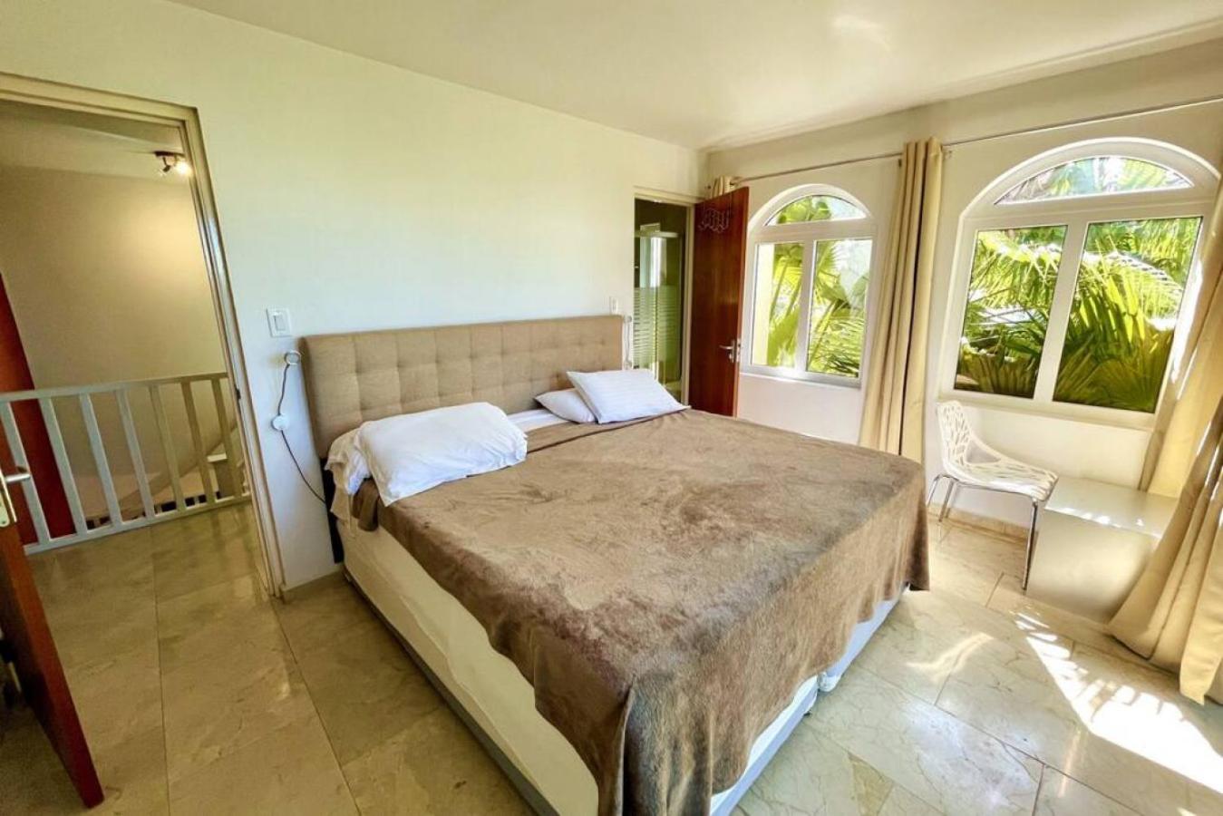 Villa and Pool walk to Palm Beach ideal for GROUPS