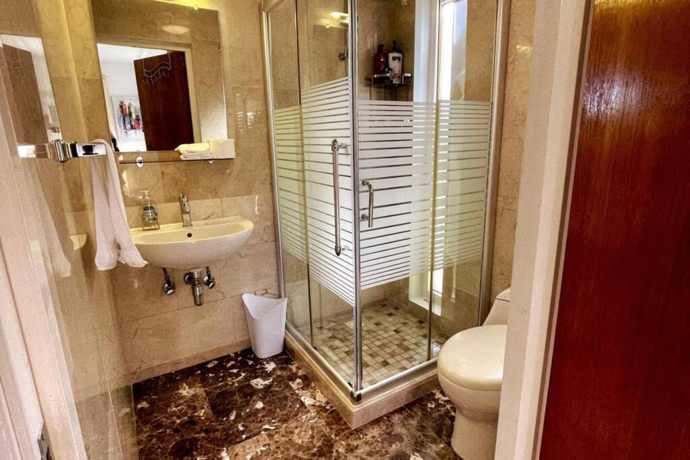 Villa and Pool walk to Palm Beach ideal for GROUPS