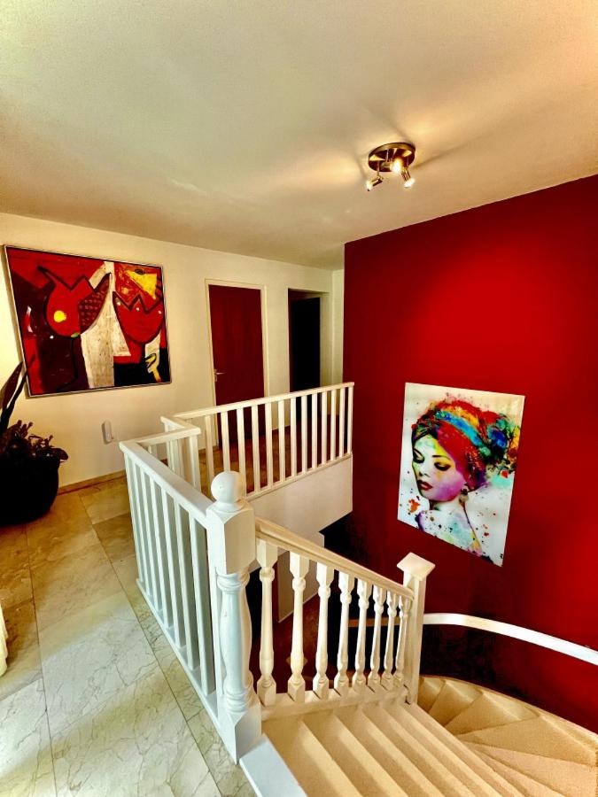 Villa and Pool walk to Palm Beach ideal for GROUPS