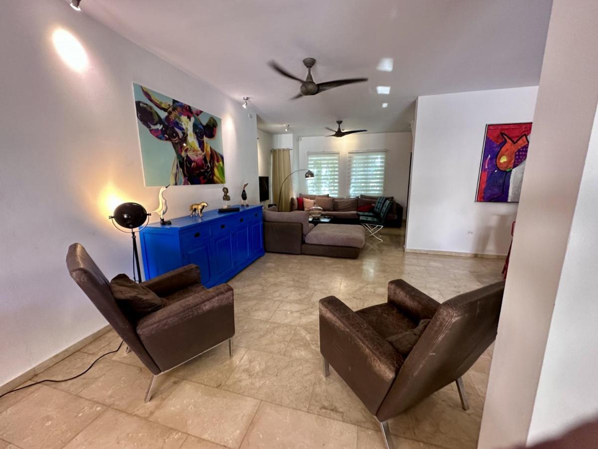 Villa and Pool walk to Palm Beach ideal for GROUPS