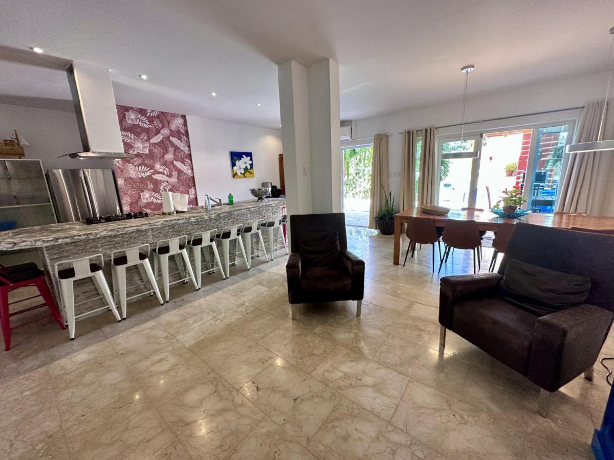 Villa and Pool walk to Palm Beach ideal for GROUPS