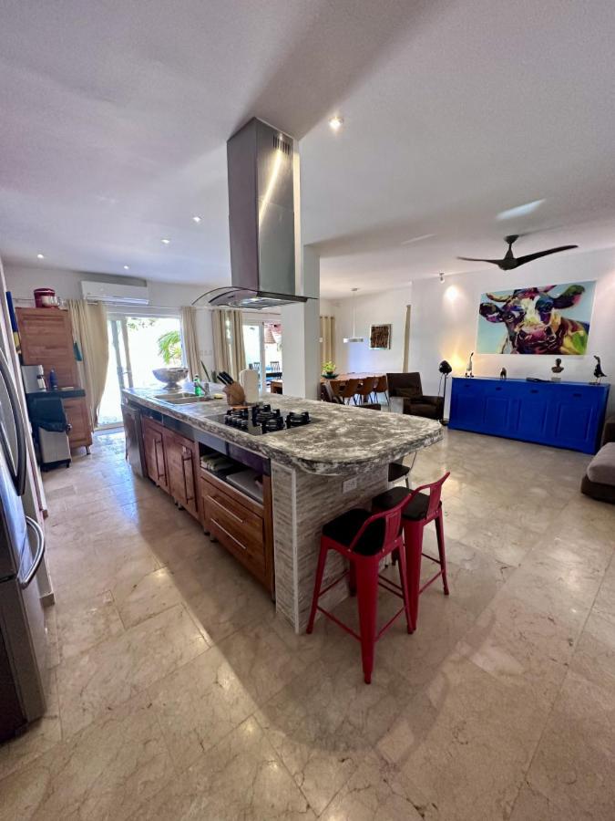 Villa and Pool walk to Palm Beach ideal for GROUPS