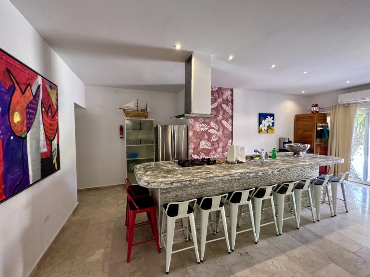 Villa and Pool walk to Palm Beach ideal for GROUPS