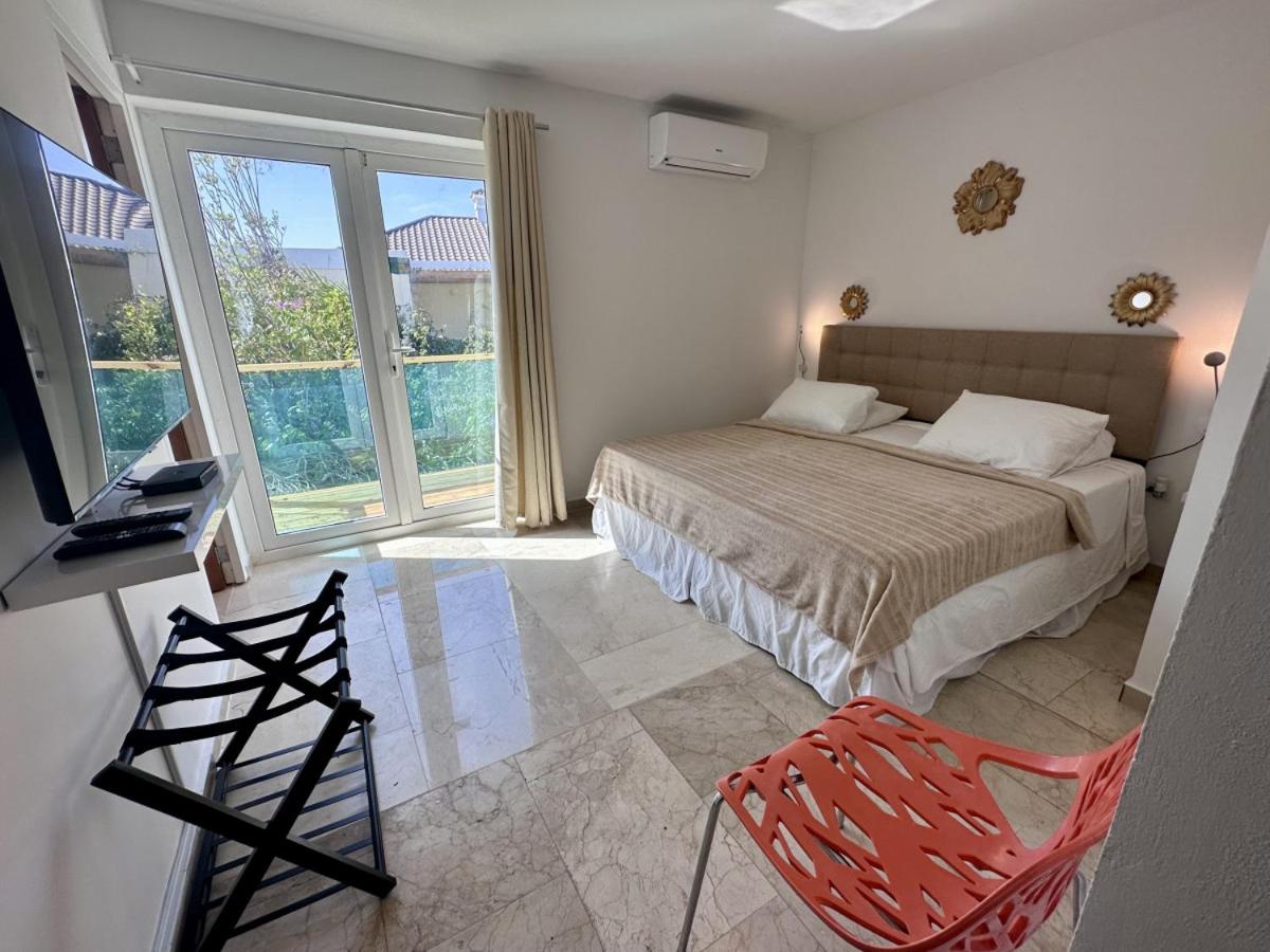 Villa and Pool walk to Palm Beach ideal for GROUPS