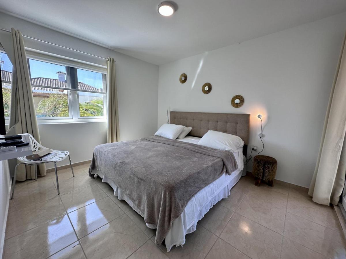 Villa and Pool walk to Palm Beach ideal for GROUPS