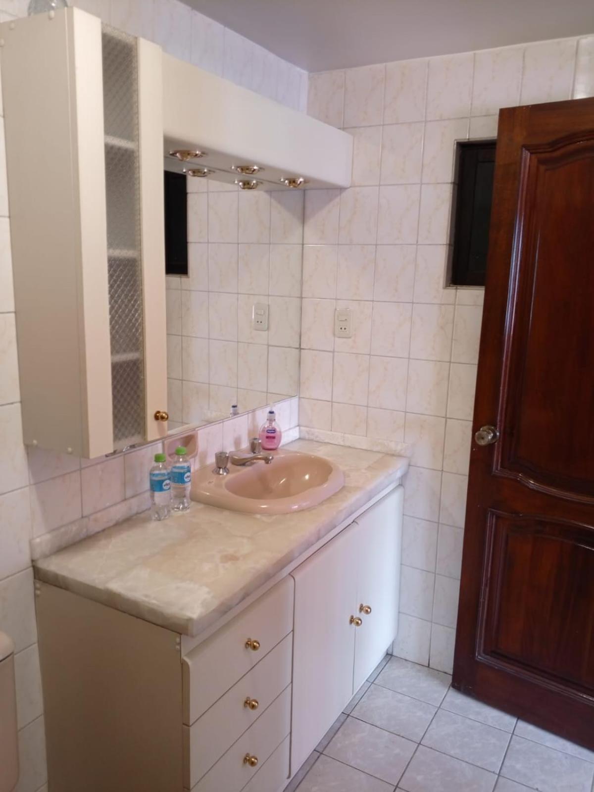 Hermosa Habitación en Av Arce frente a Multicine