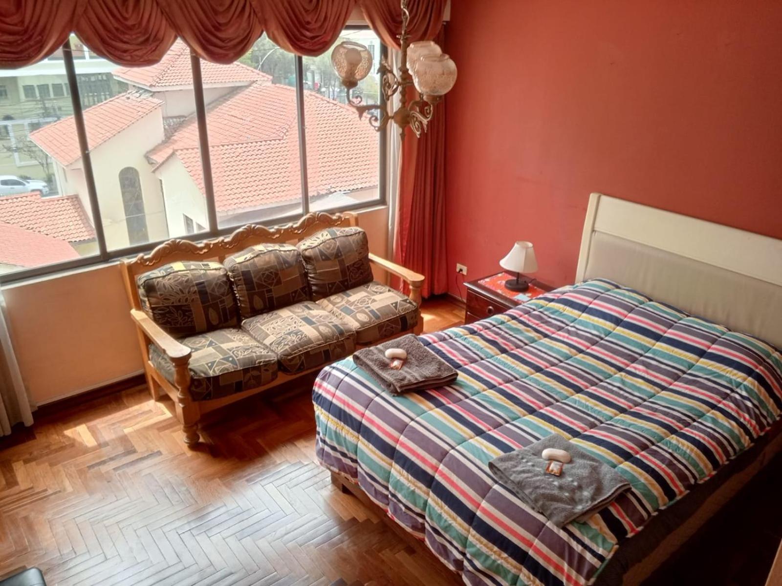 Hermosa Habitación en Av Arce frente a Multicine