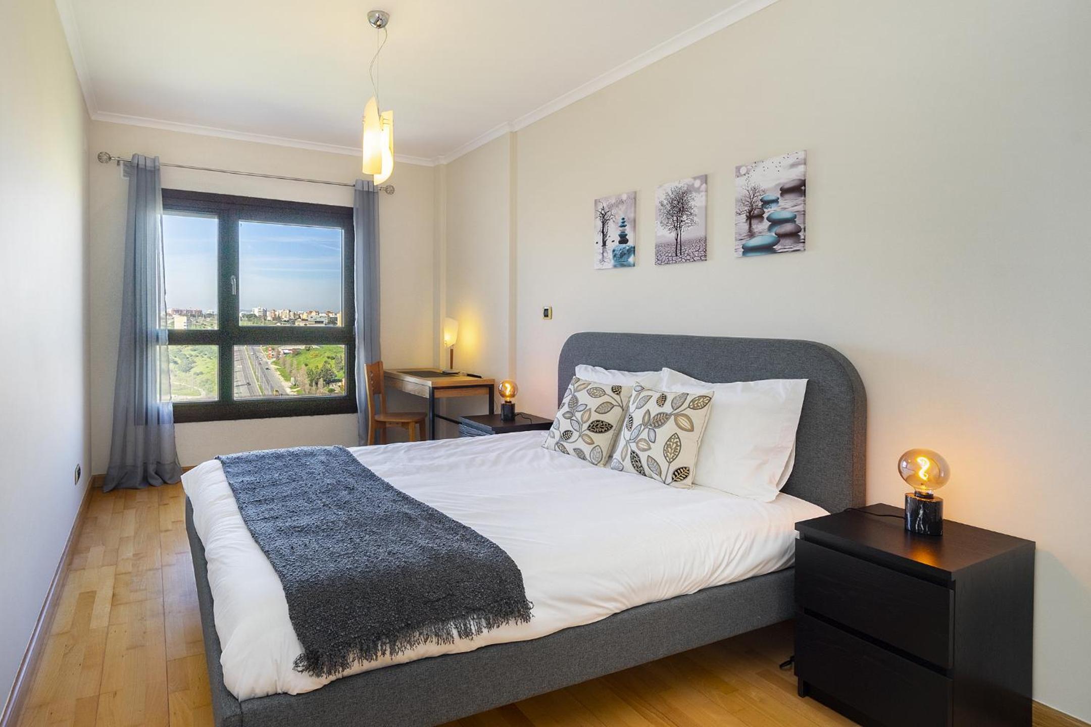 Spacious 2BR apartment with free parking in Lisbon by Soulplaces