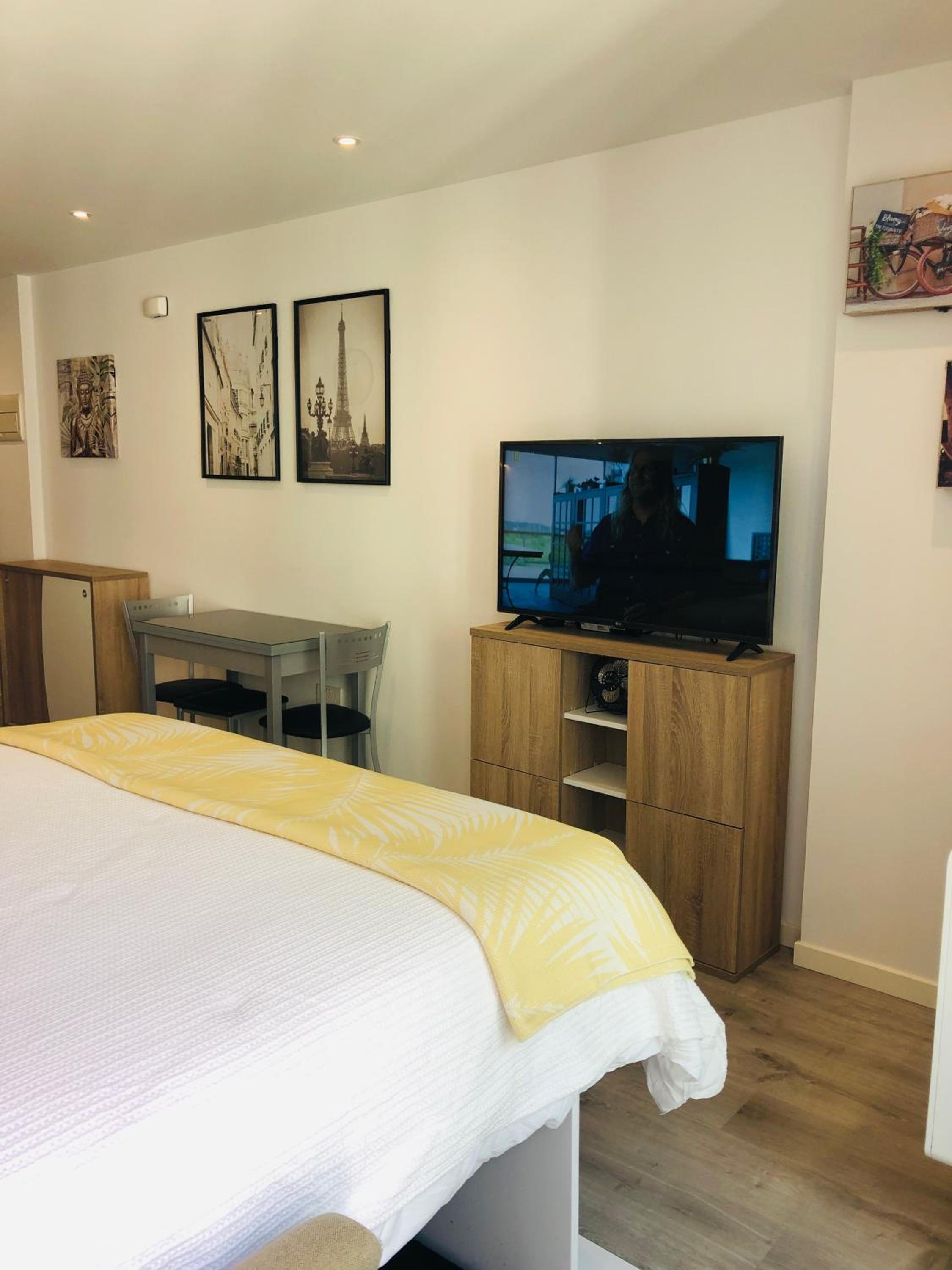CP High floor luxury studio sleeps 3 view 5