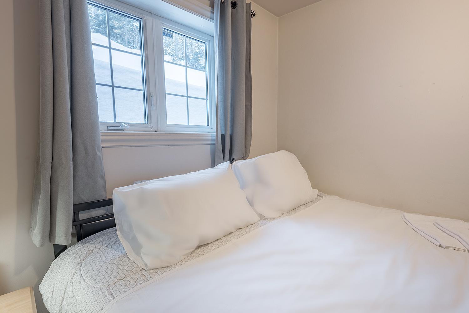 Beautiful Val Morin Chalet