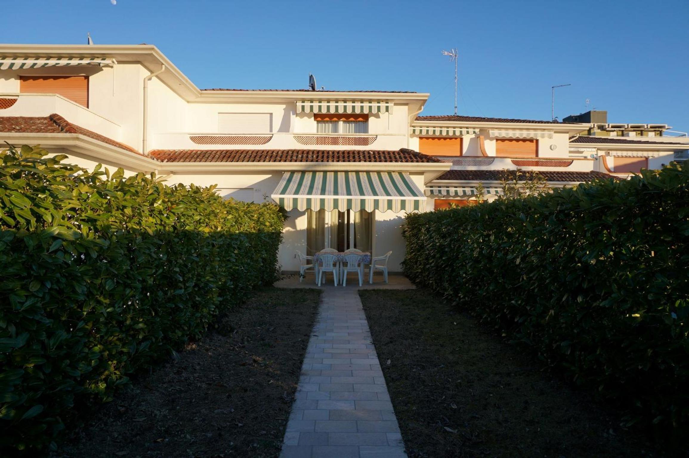 Cozy villa with private garden-Beahost