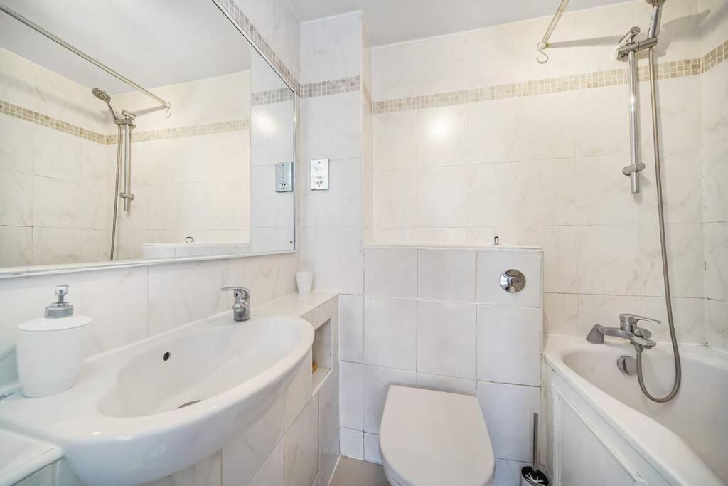 Stunning 4-Bed Apartment