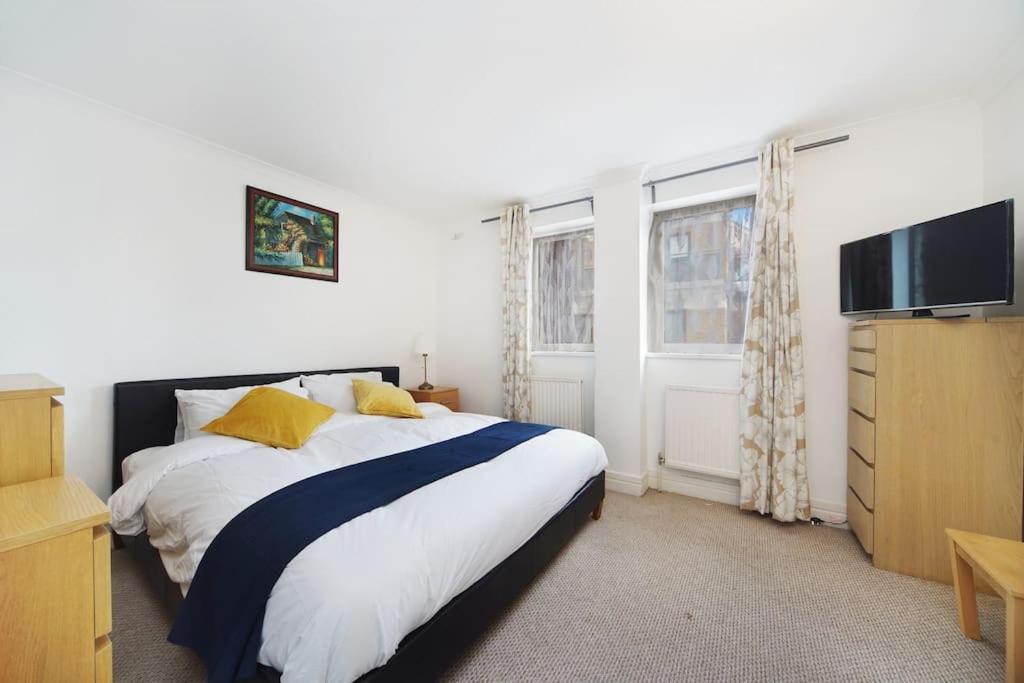 Stunning 4-Bed Apartment
