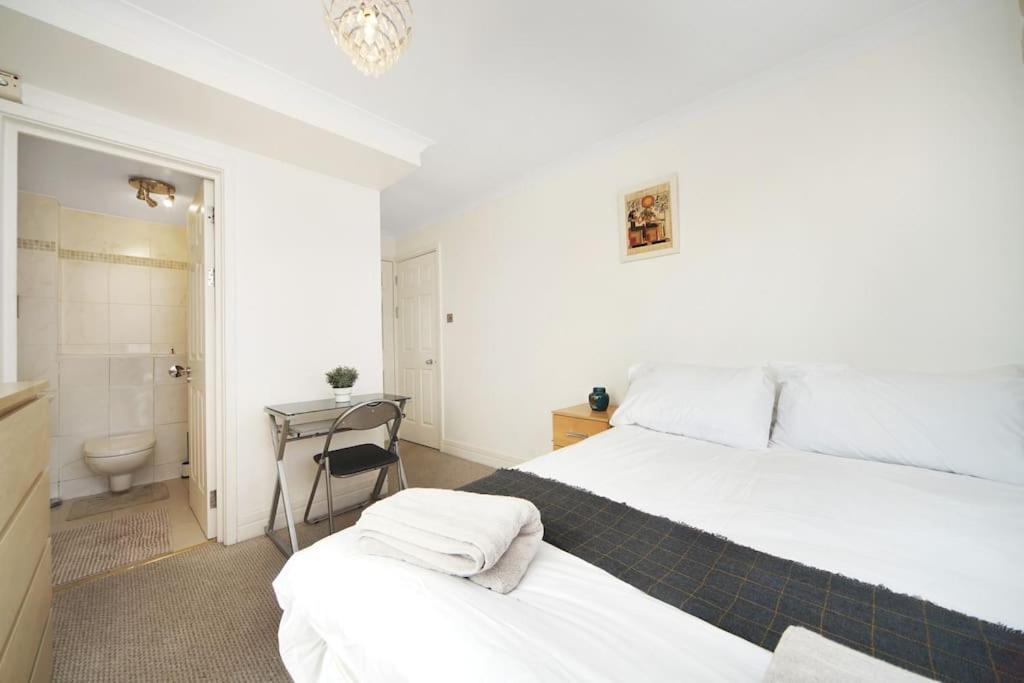 Stunning 4-Bed Apartment