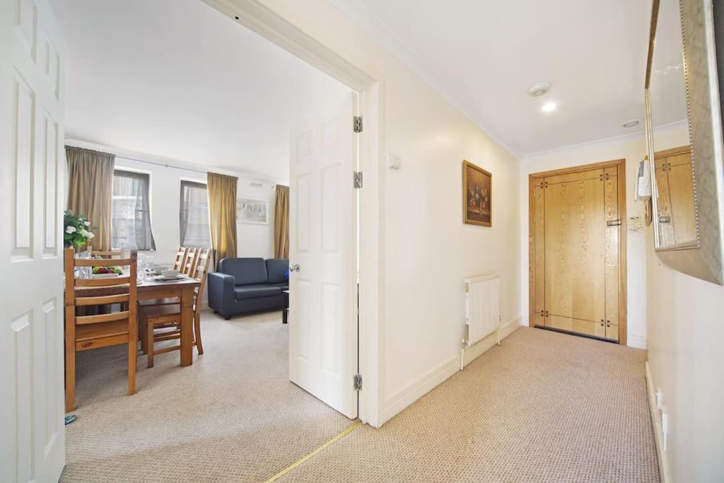 Stunning 4-Bed Apartment