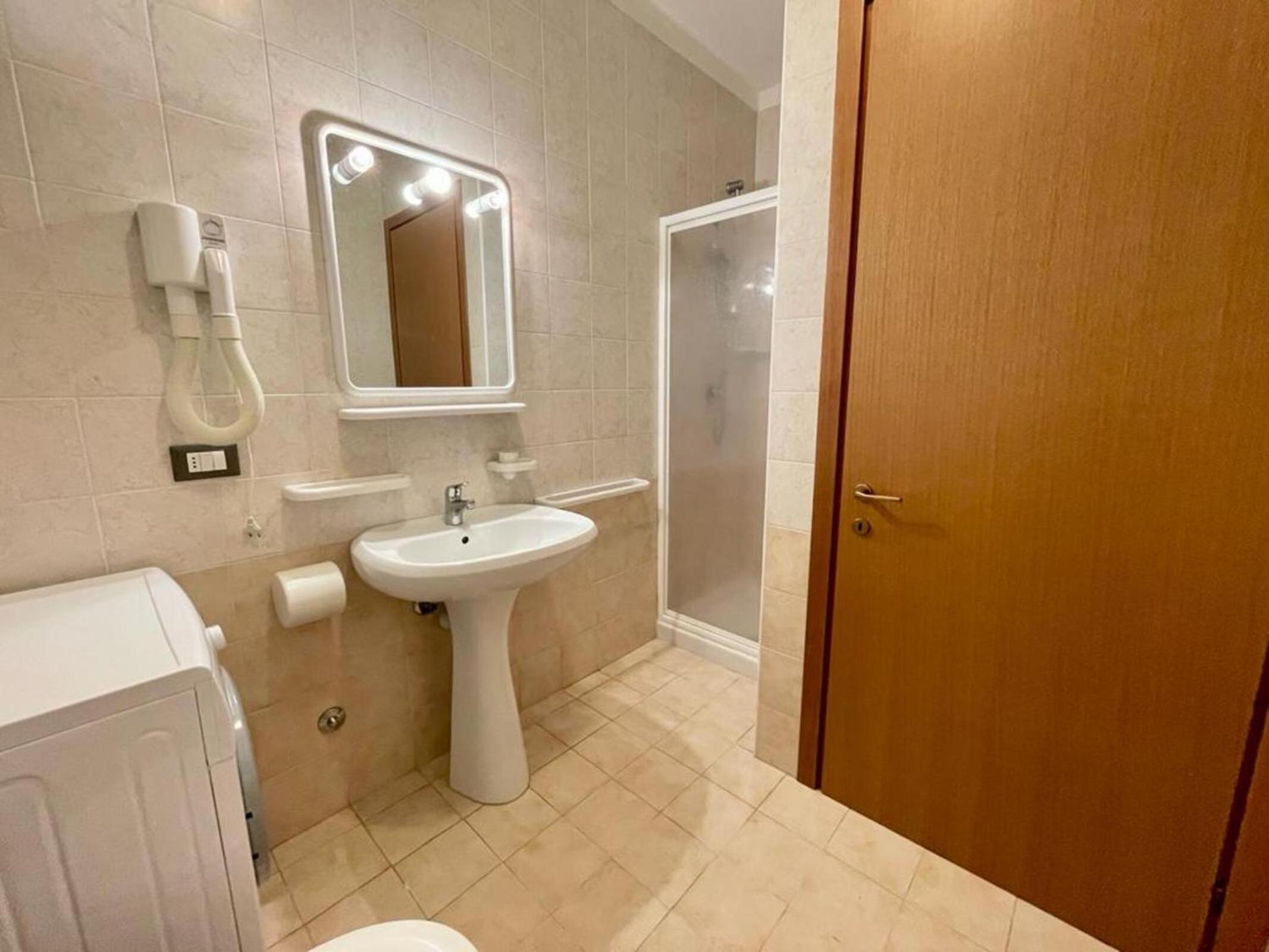 Lovely flat overlooking the pool photo 3