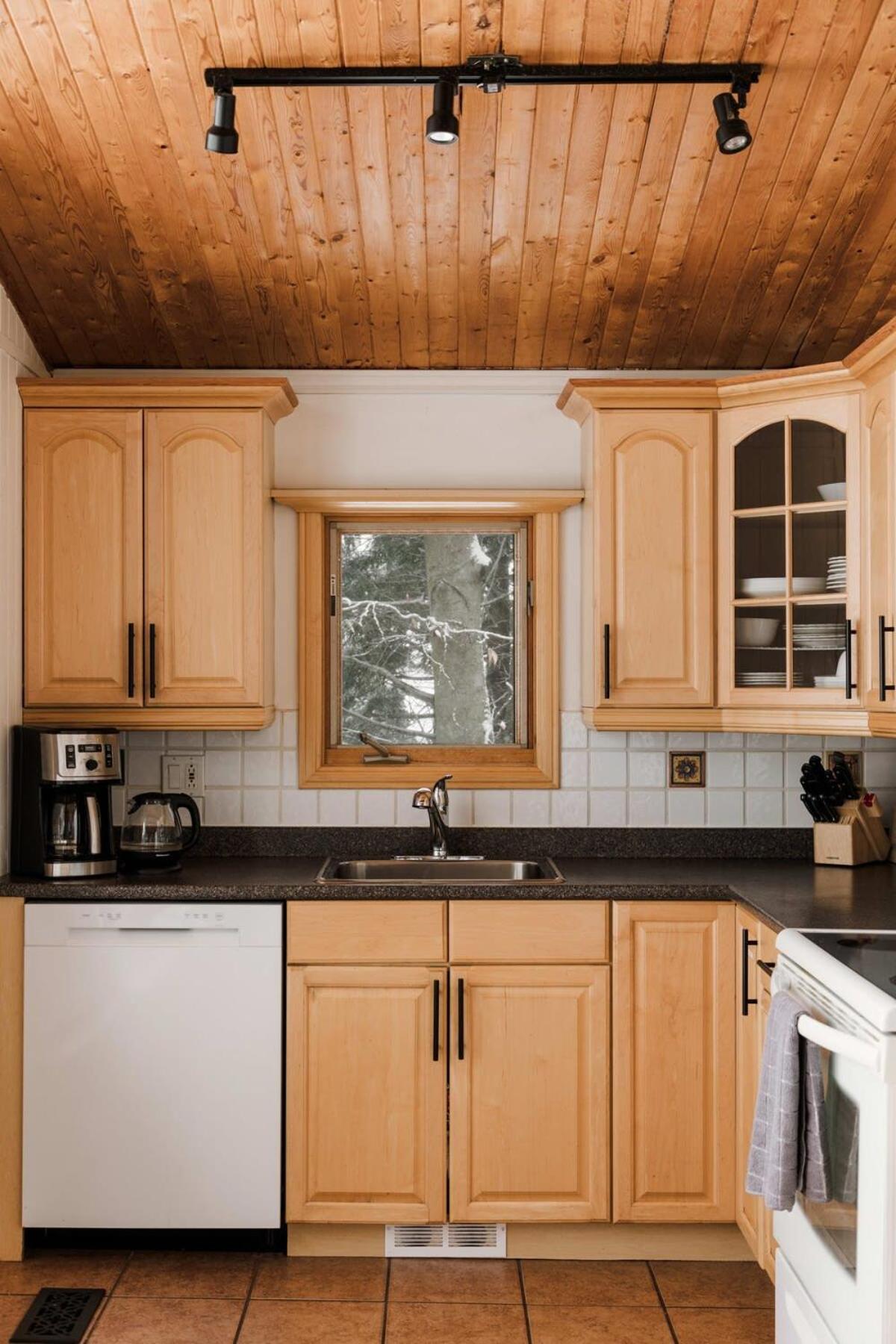 Alpine Lake House - Waterfront on Lake Muskoka