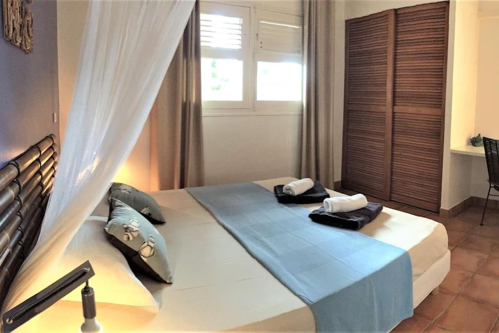 Villa la Désirade 4/5 P St François 50 m de la plage et de l'Anse de Mancenillier view 5
