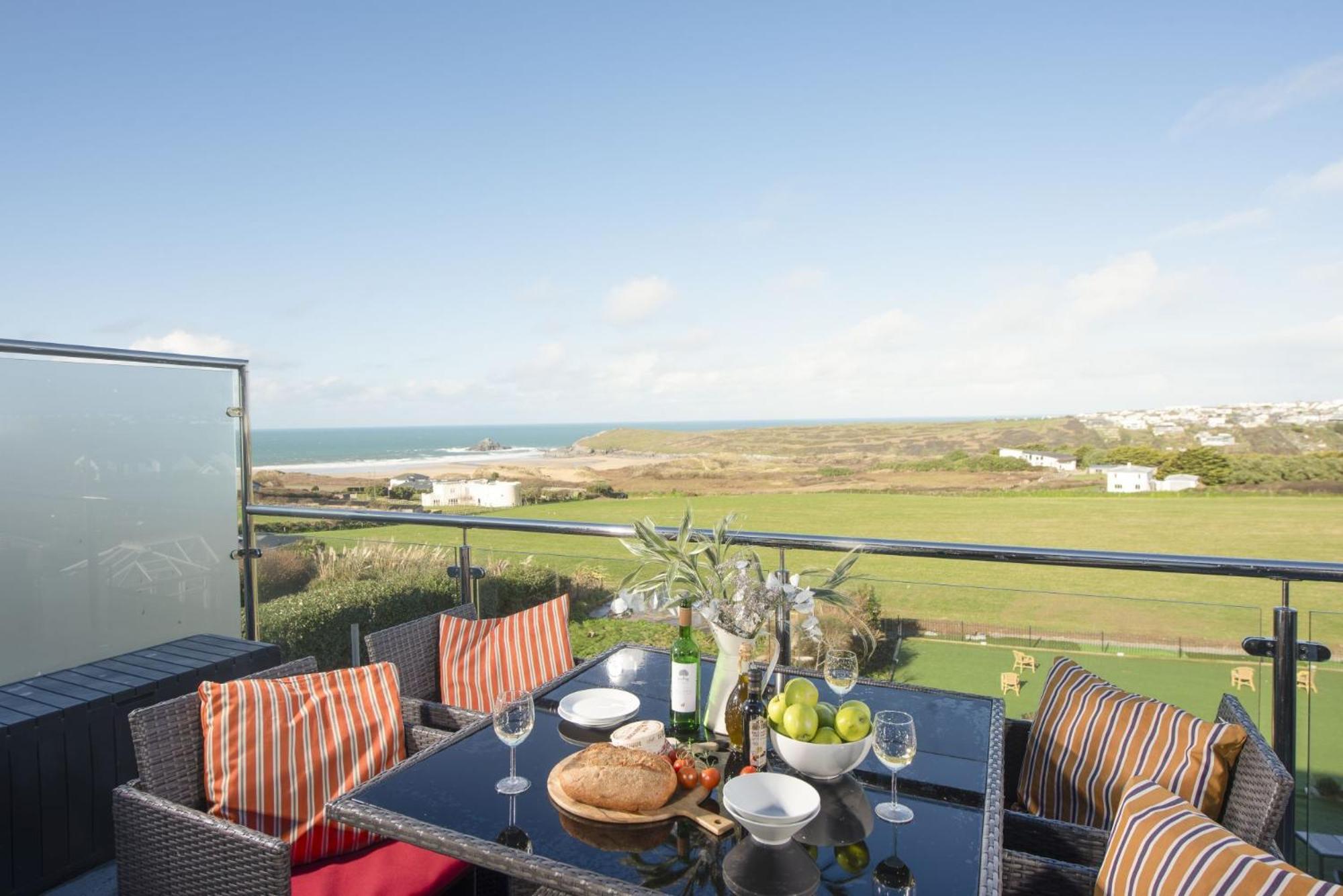 Beachview Apartment 7, Crantock, Newquay view 3