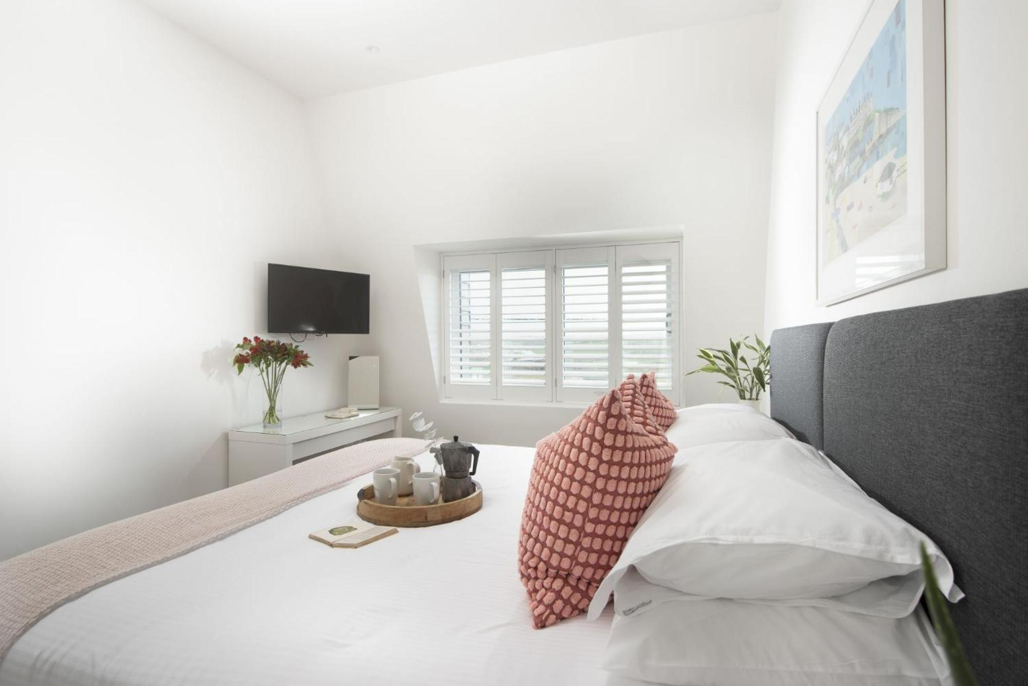 Beachview Apartment 7, Crantock, Newquay view 2