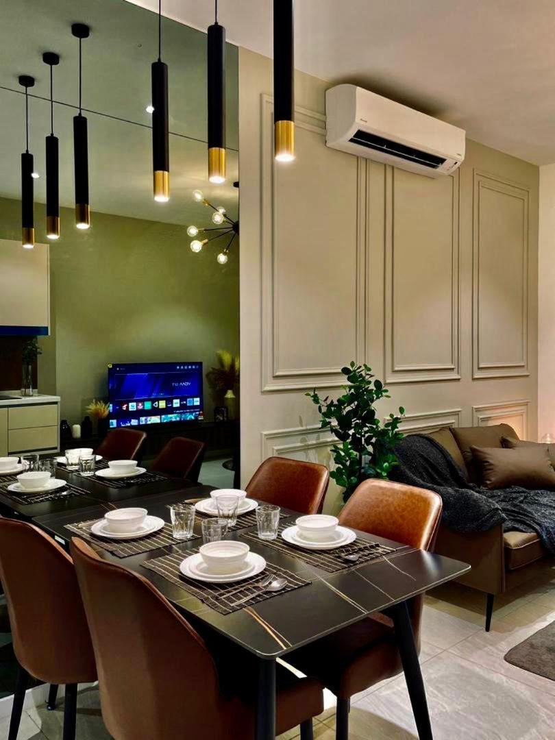 Quill Residence Luxury 3Pax Designer Suite by Hausome