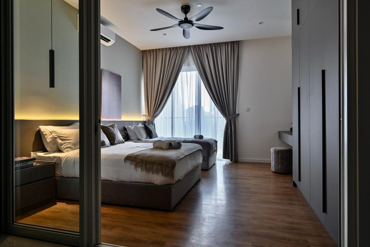 Quill Residence Luxury 3Pax Designer Suite by Hausome
