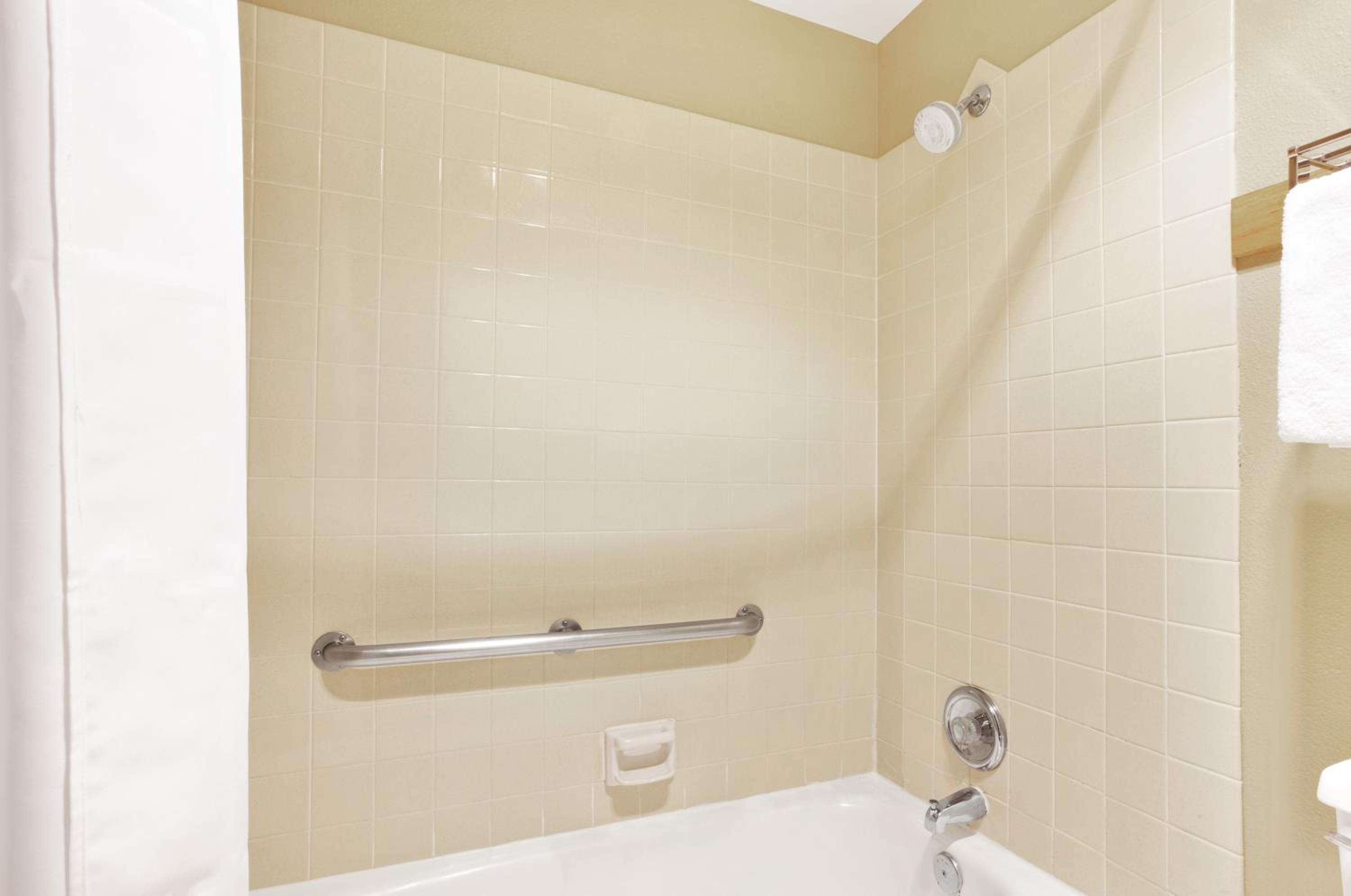 Albany Vacations - Super 8 by Wyndham Albany - Property Image 5