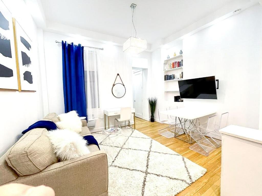 62-2B Renovated 1BR in Prime Upper East Side