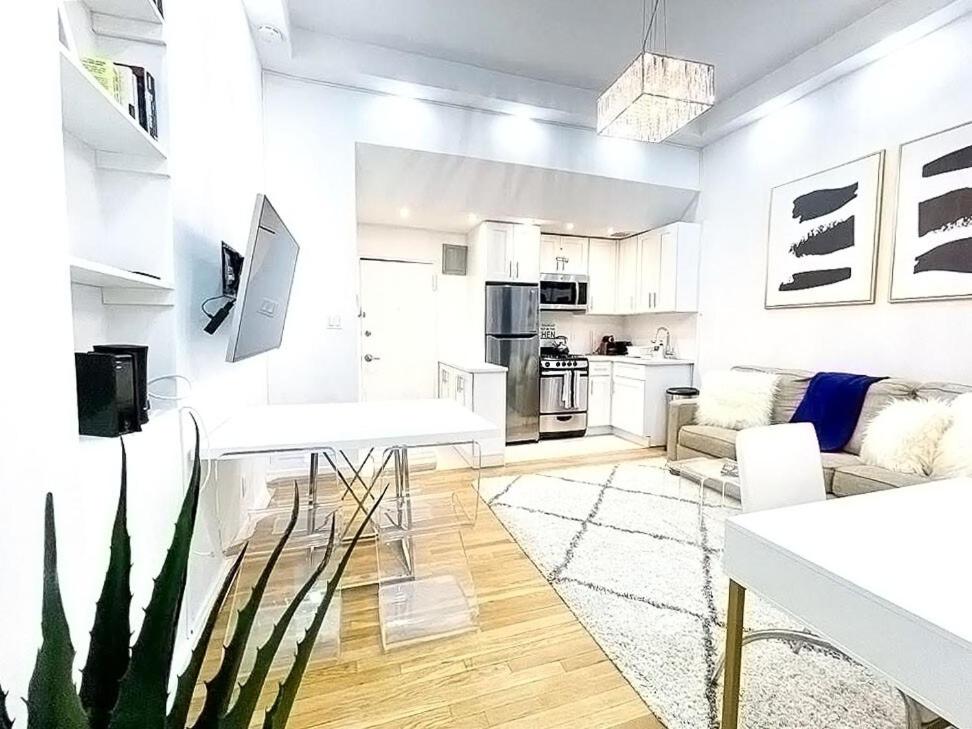 62-2B Renovated 1BR in Prime Upper East Side