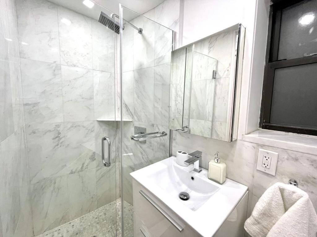 62-2B Renovated 1BR in Prime Upper East Side