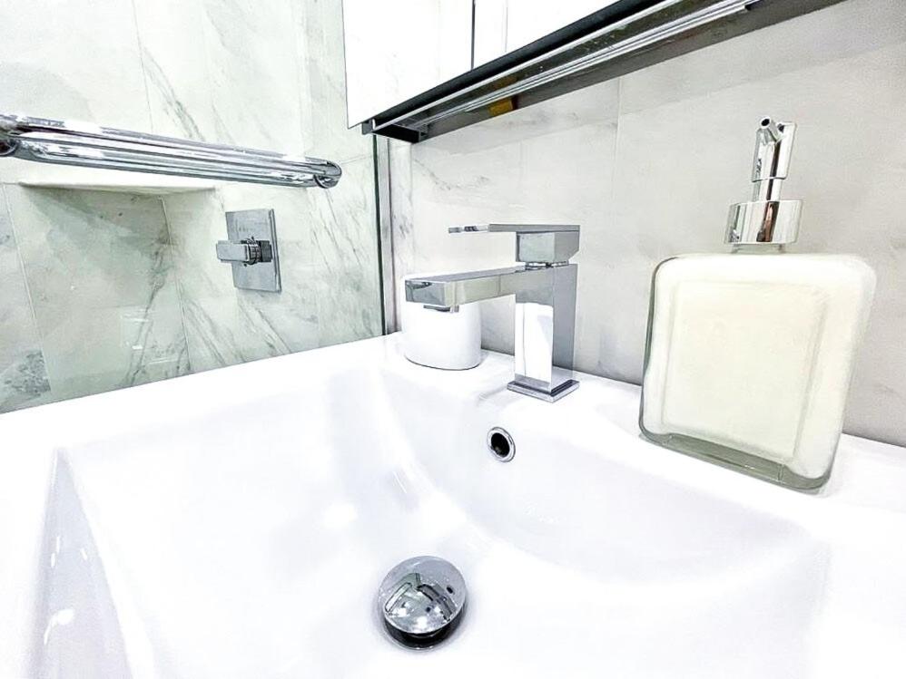 62-2B Renovated 1BR in Prime Upper East Side