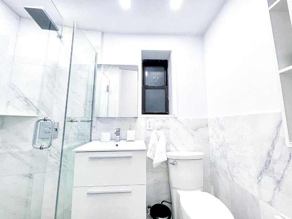 62-2B Renovated 1BR in Prime Upper East Side