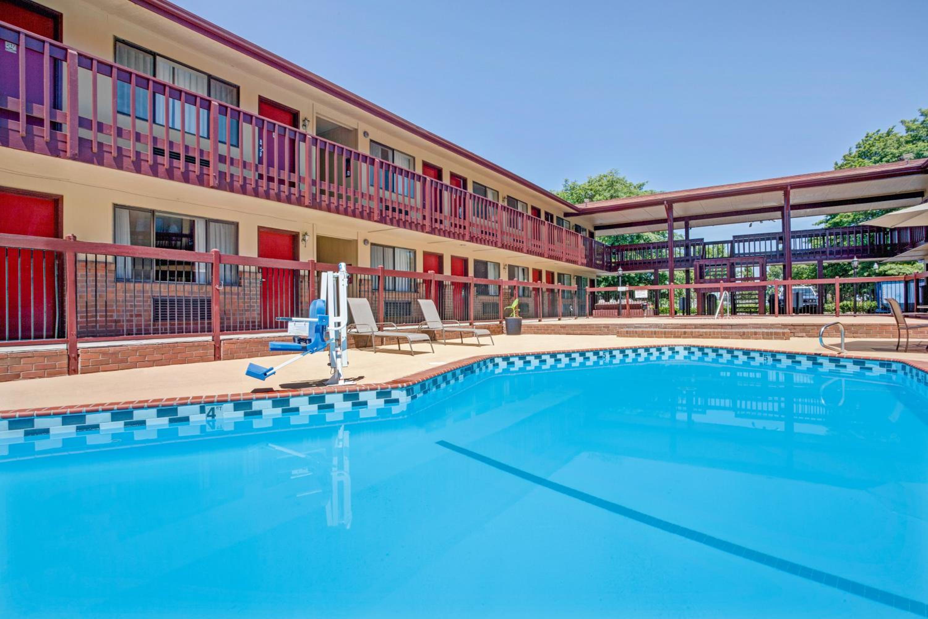 Albany Vacations - Super 8 by Wyndham Albany - Property Image 16