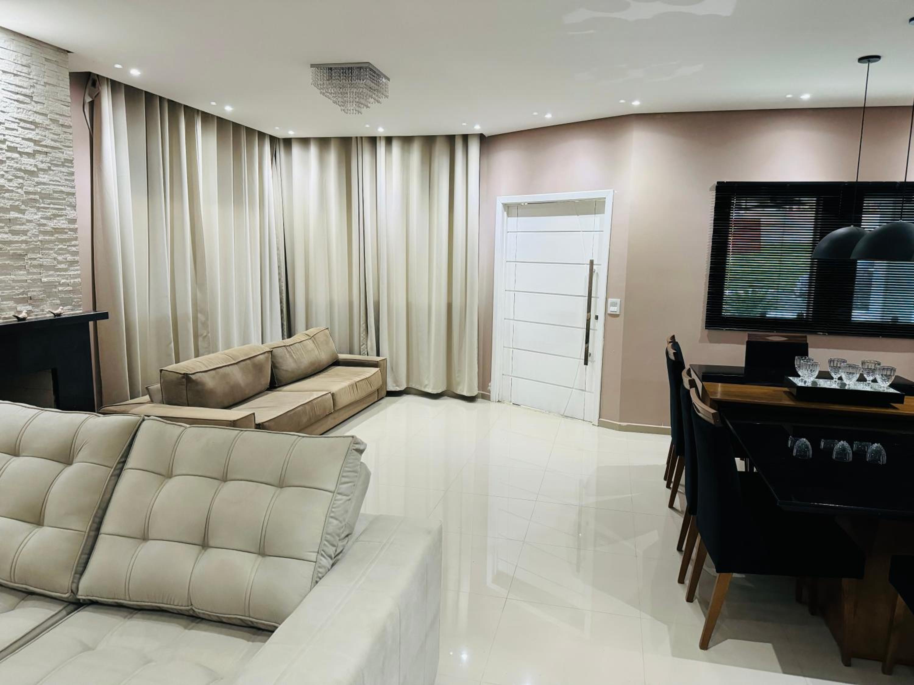 Linda casa em condomínio