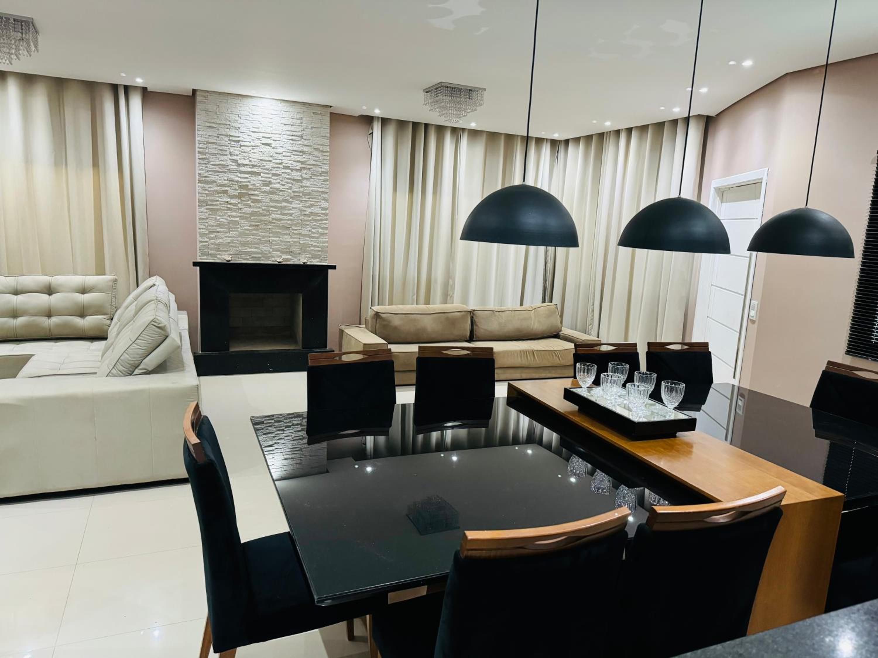 Linda casa em condomínio