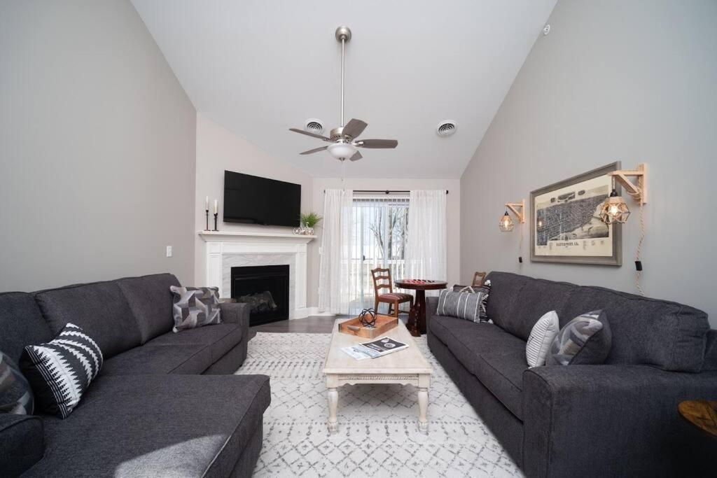 Charming Condo in Bettendorf view 2